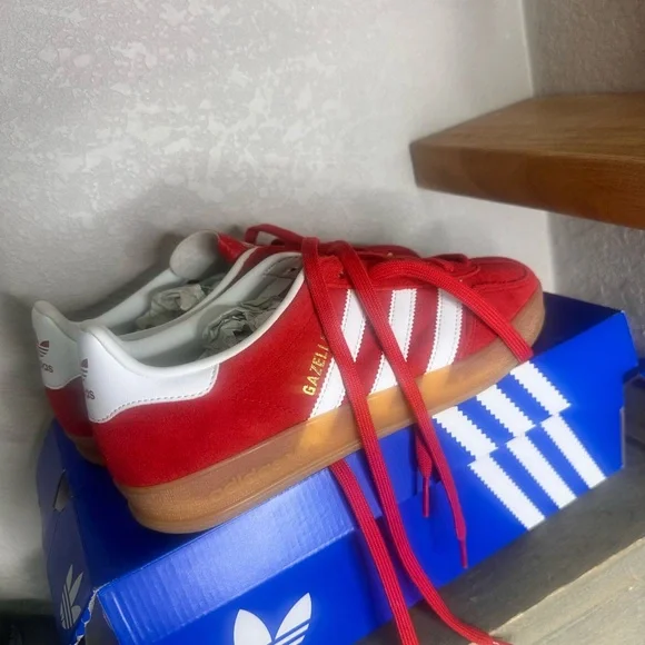 🆕 Adidas Gazelle Scarlet Red and White Shoes • M 7 • MSRP: $125 - Picture 4 of 7